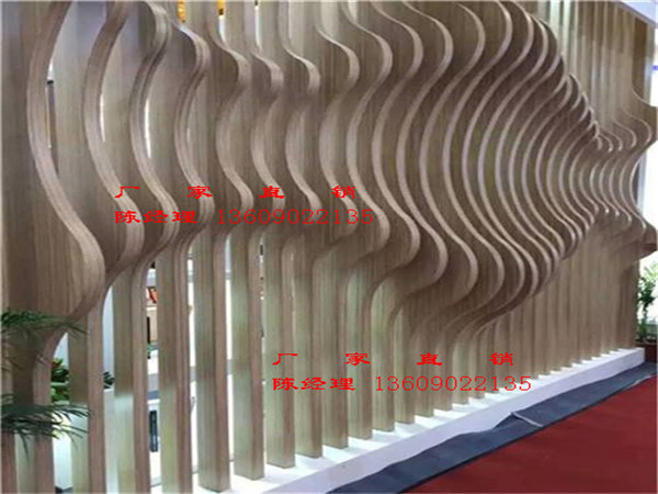铝方通--弧形铝方通线条优美