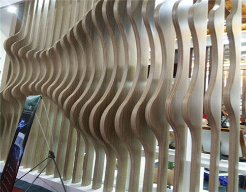 咖啡廳波浪鋁方通弧形鋁板造型條扣幕牆