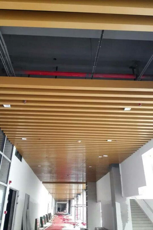 木紋U型鋁方通條形天花木紋鋁方通吊頂裝飾