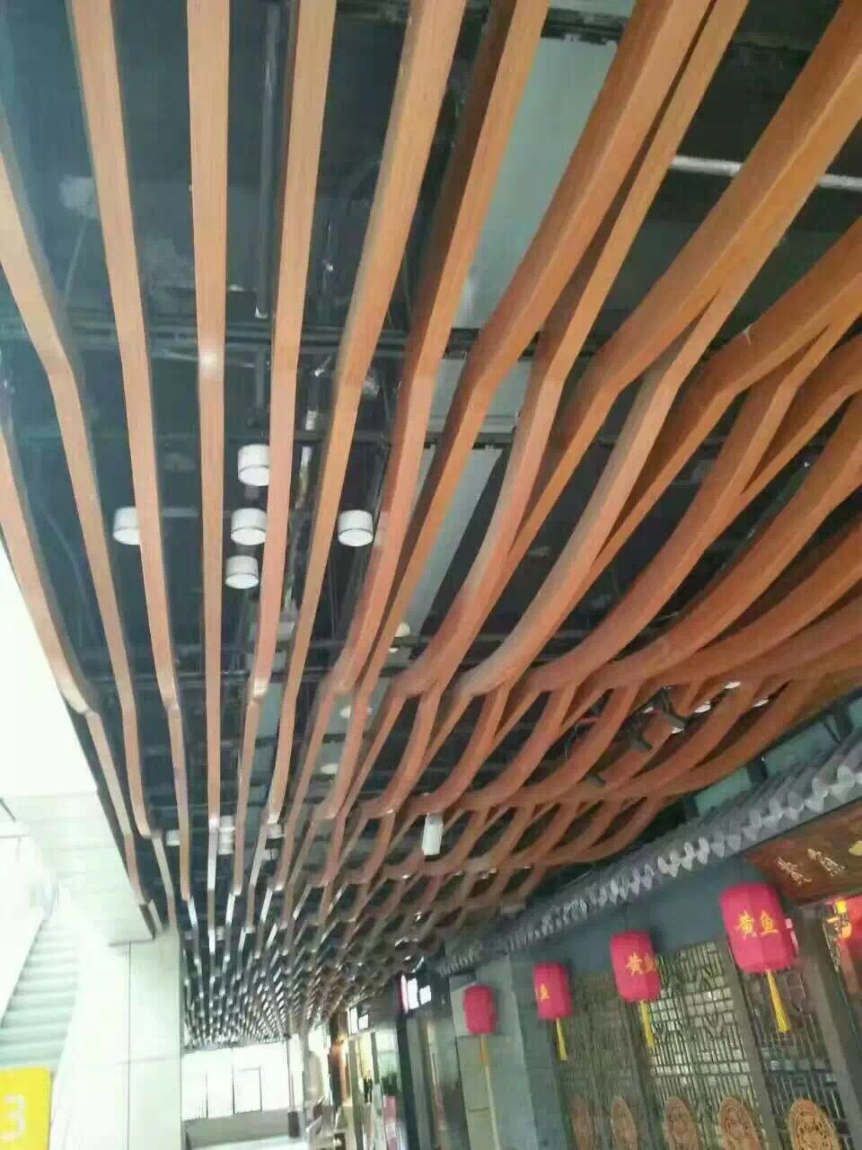 金屬造型鋁方通吊頂-弧形波浪鋁方通天花