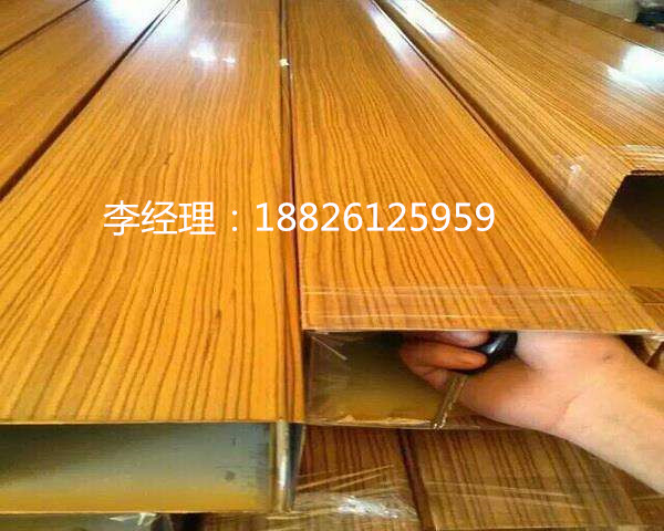 仿木紋鋁方通吊頂