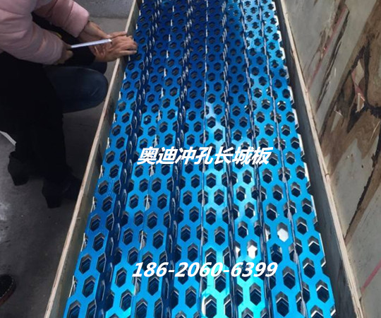 ​奥迪外墙长城装饰板-镂空穿孔铝网板厂家