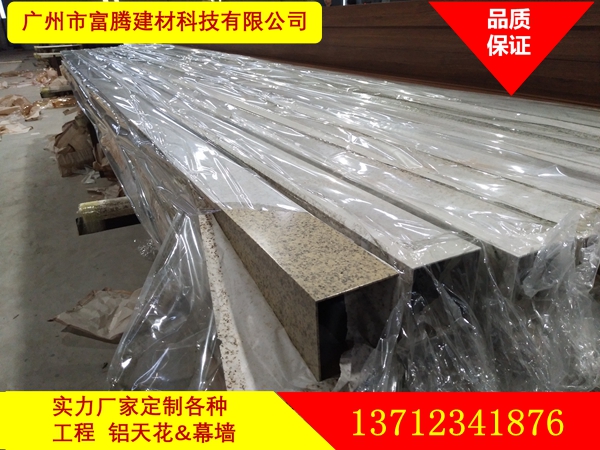 木紋鋁方管安裝隔斷中國木紋鋁方管