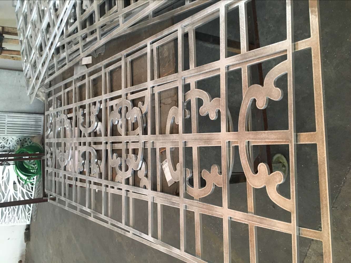 廠家直銷木紋鋁窗花_港式鋁窗花來圖定制