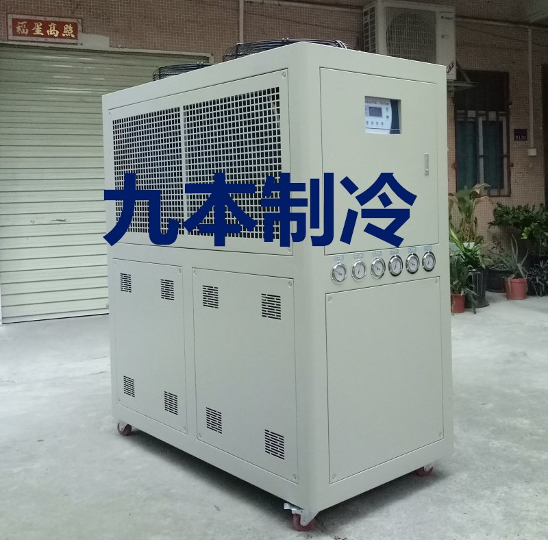 15HP风冷式箱型冷冻机.jpg