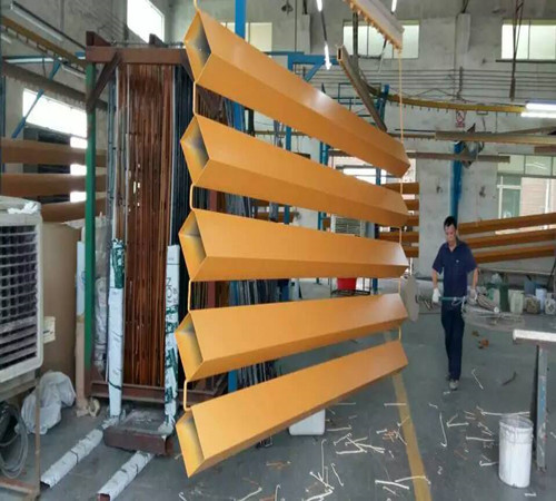 ​商场型材铝圆通-铝方通天花吊顶