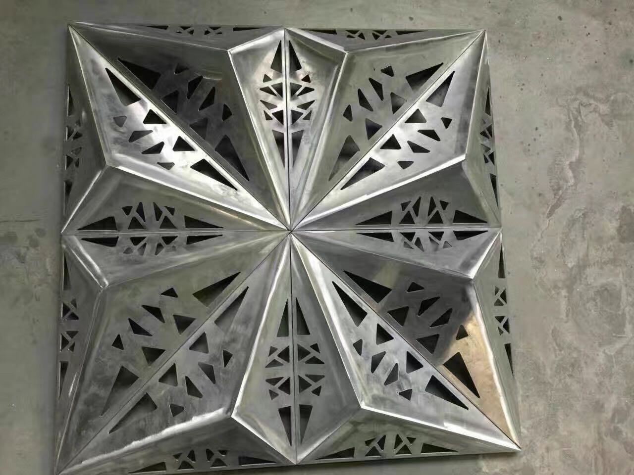 雕刻三角形铝板.jpg