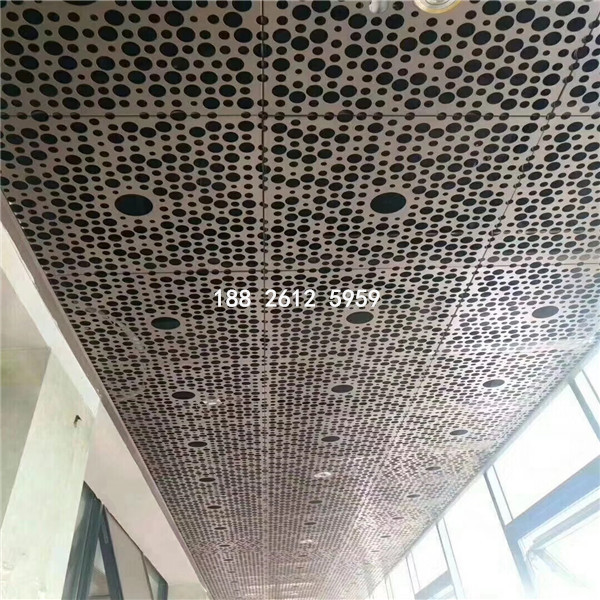 冲孔铝板天花-造型铝板吊顶-穿孔铝天花