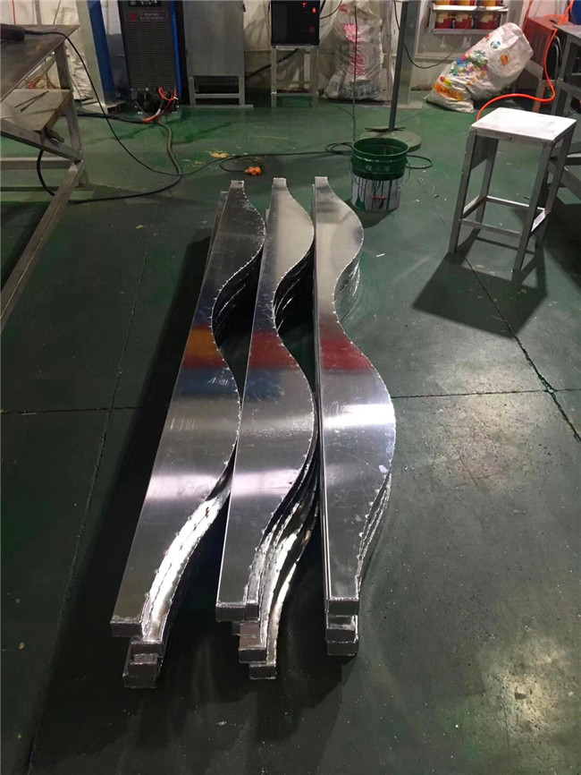 弧形铝方通14.jpg 弧形铝方通14.jpg