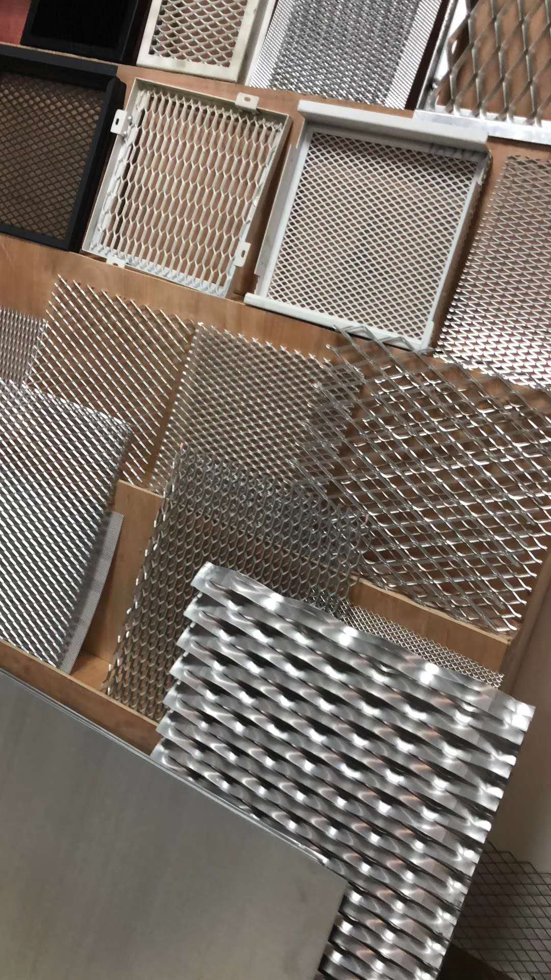 合金拉网板-拉网铝天花的孔有菱形,平行四边形,六边形金属拉网铝板等