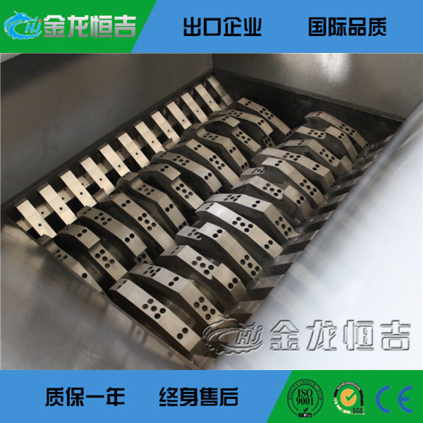 THE-CUTTERS-IN-OUR-SHEAR-SHREDDER_副本_副本_副本.jpg