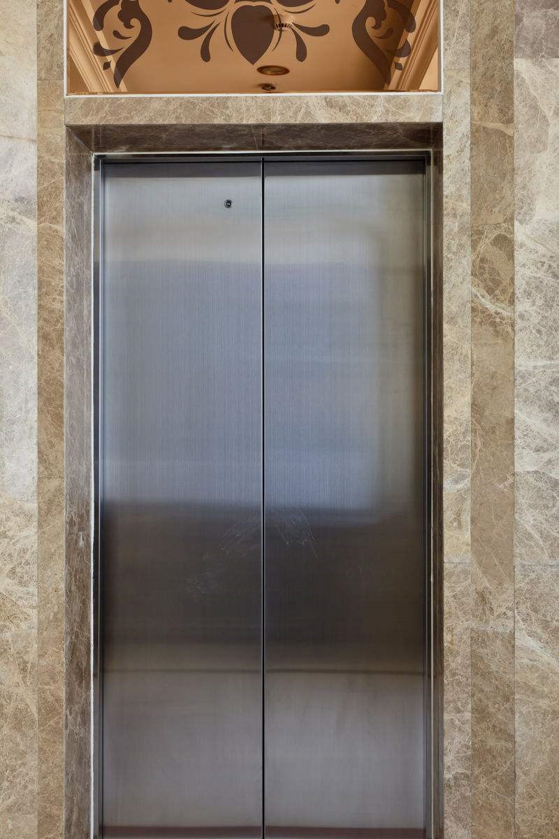 石塑电梯口线电梯套安装效果图