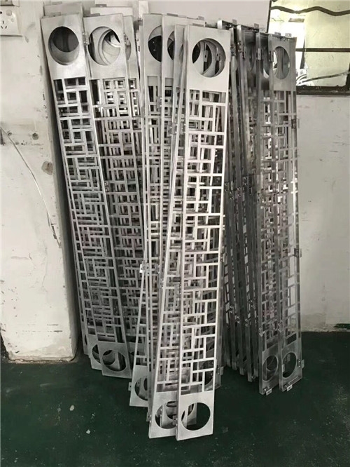 仿古收费站方管拼接铝窗花按需定做