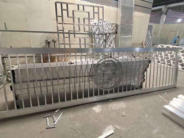 尚义连廊铝合金挂落 木纹铝窗格工程价格