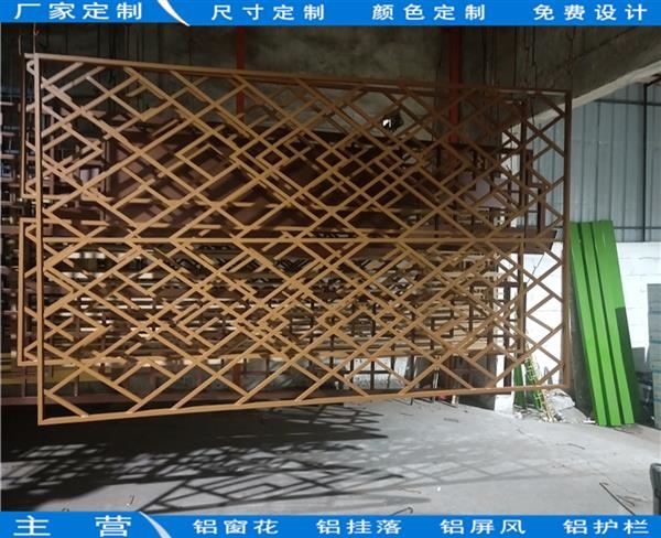 重庆火锅店木纹铝花格窗按图生产