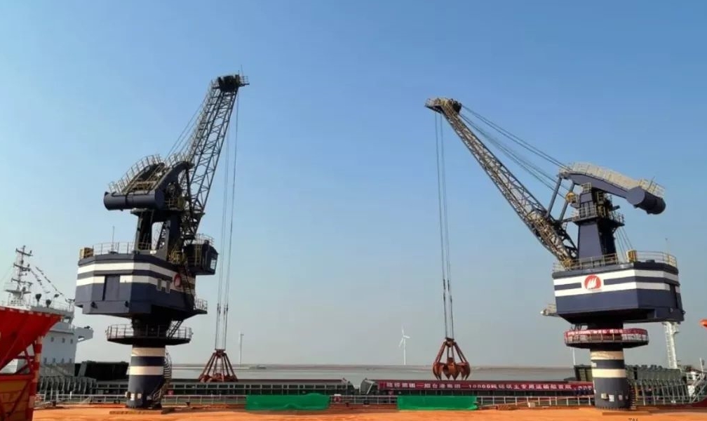 “魏桥佳达”系列万吨级铝土矿专用船舶首航套尔河