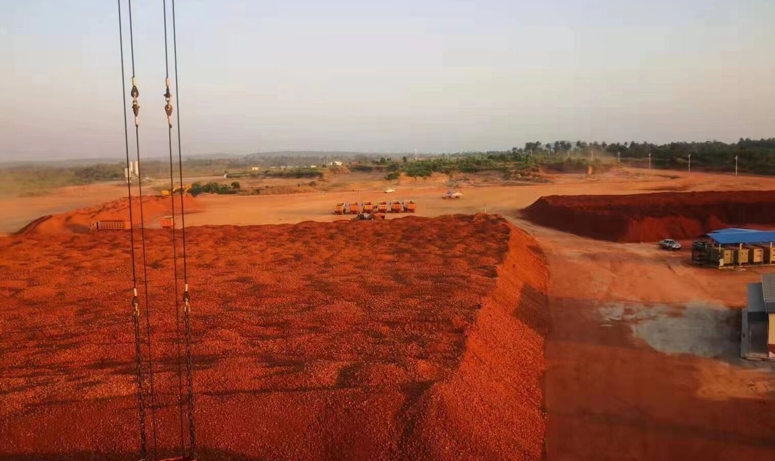 几内亚金波矿业首船铝土矿发运成功
