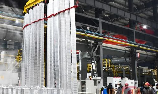 东方希望固阳铝业20万吨铝合金圆铸锭项目成功试产！